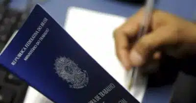 Carteira de trabalho, CLTs (Foto: Divulgação)