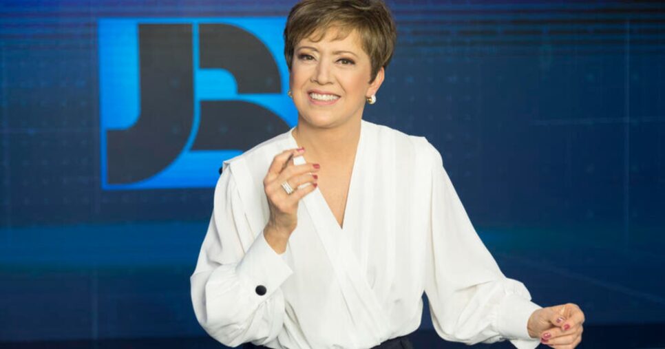 Christina Lemos é âncora do Jornal da Record - Foto: Record