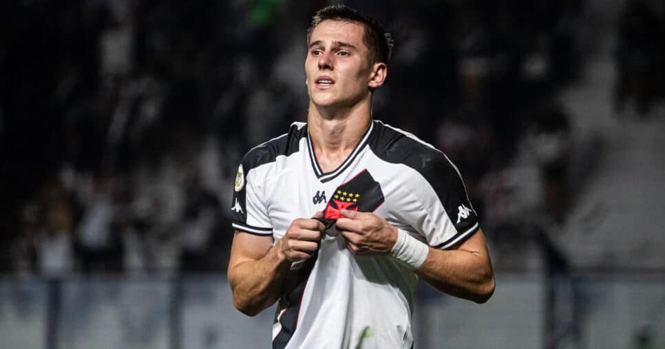 Guilherme Estrella faz seu primeiro gol como profissional pelo Vasco no duelo contra o São Paulo. (Foto: Leandro Amorim/Vasco)