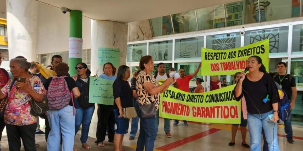 Protesto dos funcionários do setor da saúde na Prefeitura de Cuiabá (Foto Reprodução/Gazeta Digital/Mariana da Silva)