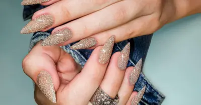 Alongamento em gel com apenas 2 ingredientes para deixar unhas inquebráveis e que manicures não te contam