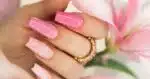 Unhas rosa (Foto: Canva)