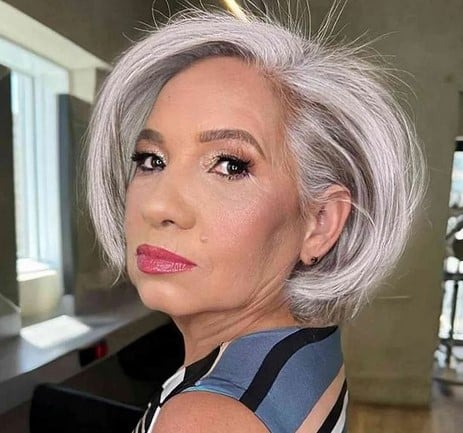 Um dos cortes de cabelo que rejuvenescem é o Bubble Bob (Foto: Reprodução / Canva)
