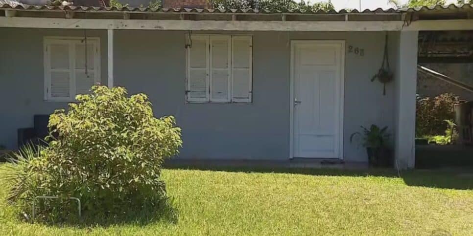 Casa de Zeli, em Arroio do Sa, onde suspeita teria feito pesquisas sobre veneno (Foto: Reprodução/ RBS TV)