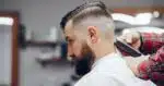 5 cortes de cabelo para homens 45+ rejuvenescerem - (Foto: Internet)
