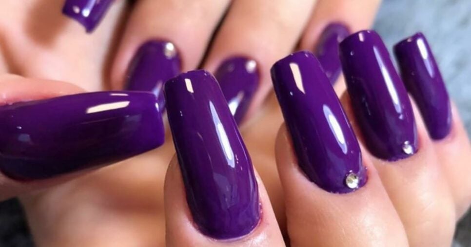 Esmalte roxo escuro - (Foto: Internet) 