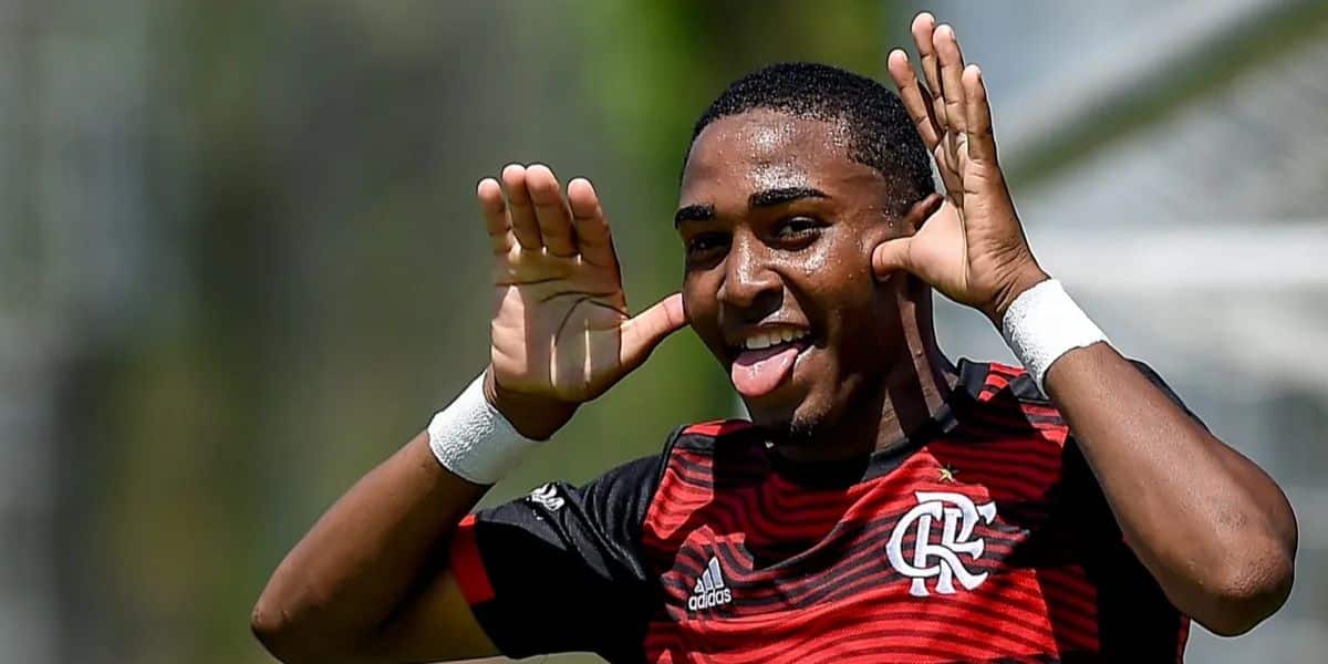 Lorran deve deixar o Flamengo (Reprodução: Marcelo Cortes)