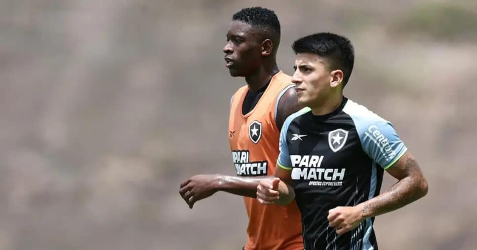 Luiz Henrique e Thiago Almada em treino do Botafogo (Foto: Vitor Silva / Botafogo)