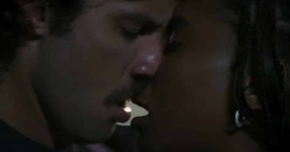 Vilão cai como peixe em armadilha da ex (Foto: Reprodução/ TV Globo)