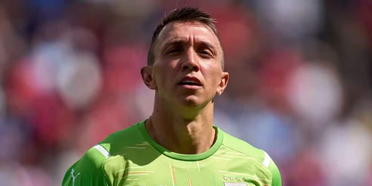 Muslera é um sonho da diretoria do Bahia (Reprodução: Getty Images)