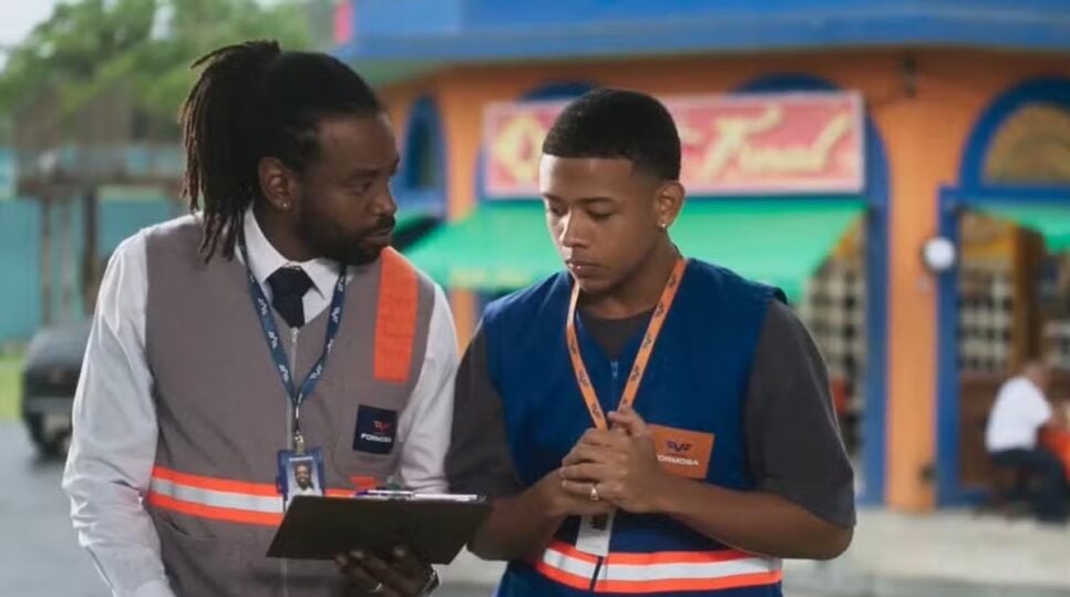 Volta Por Cima: Com Nando drogado, Jão dá prensa no garoto (Foto: Reprodução/ TV Globo)