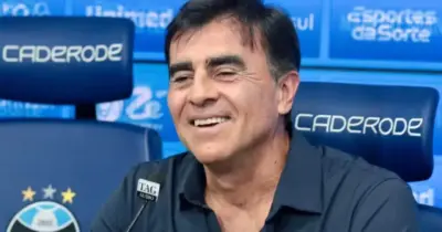 Desfecho de Gabriel MEC e +1 reforço: Gustavo Quinteros peita Guerra e arma 2 viradas no Grêmio em 2025