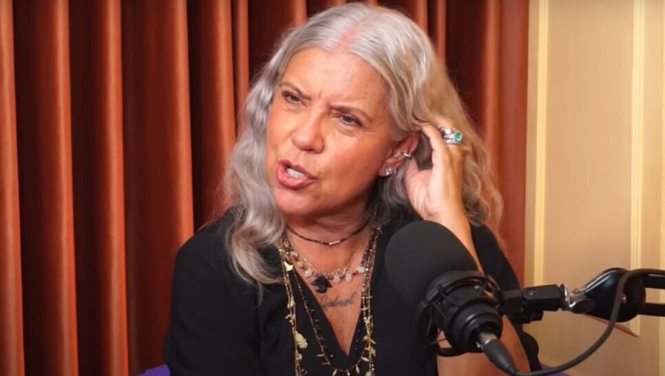 Astrid Fontenelle conta sofrimento e superação em férias com livros e música, desconectada da Internet (Foto: Reprodução/ Portas Abertas/ YouTube)