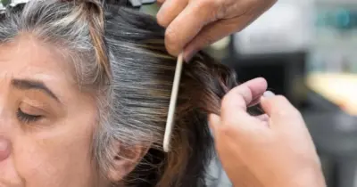 Nada de tinta: Basta 1 ingrediente no seu shampoo para dar fim ao grisalho e deixar o cabelo preto de vez