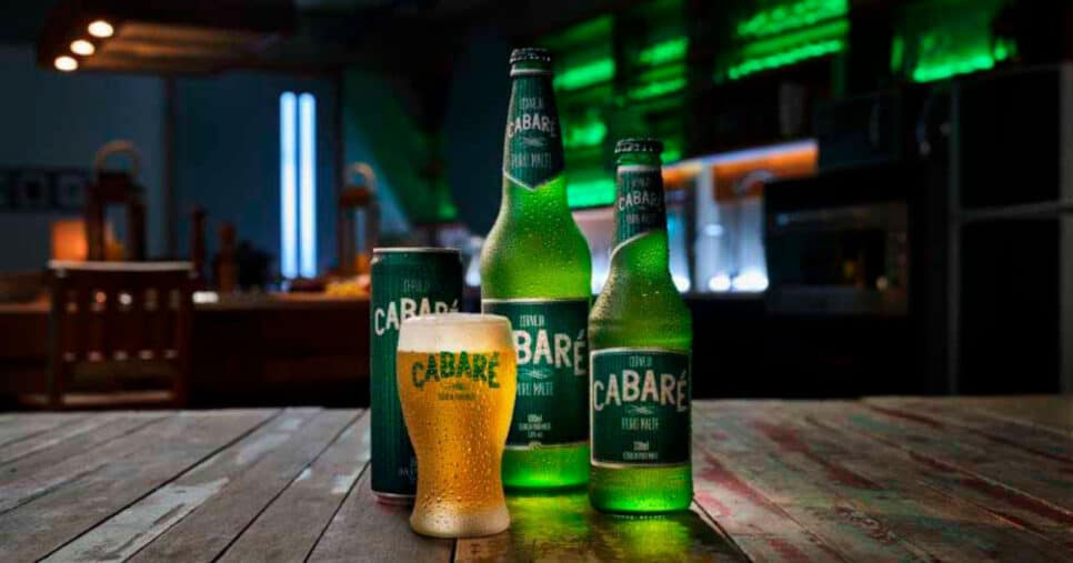 Cerveja cabaré chama a atenção do público e fica disponível no Atacadão (Foto: Reprodução/Divulgação)