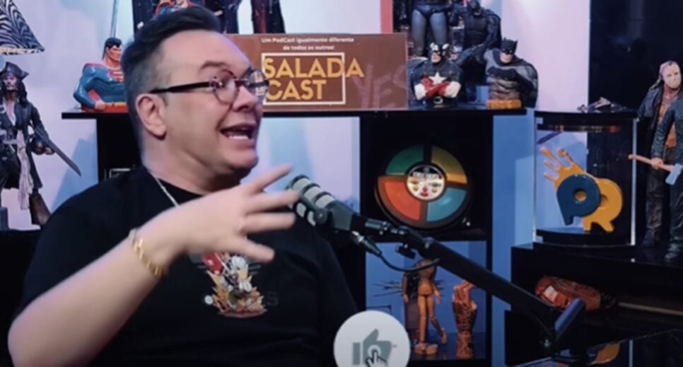 Jornalista entrega traição de apresentador casado (Foto: Reprodução/ SaladaCast/ YouTube)