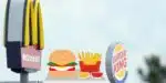 McDonald's confirma volta de lanche n°1 para aniquilar o BK (Reprodução: Montagem TV Foco)
