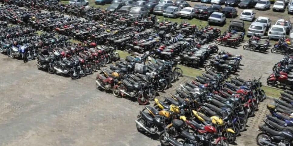 Motos recolhidas ao pátio, depois de um período, vão á leilão (Reprodução: Detran)