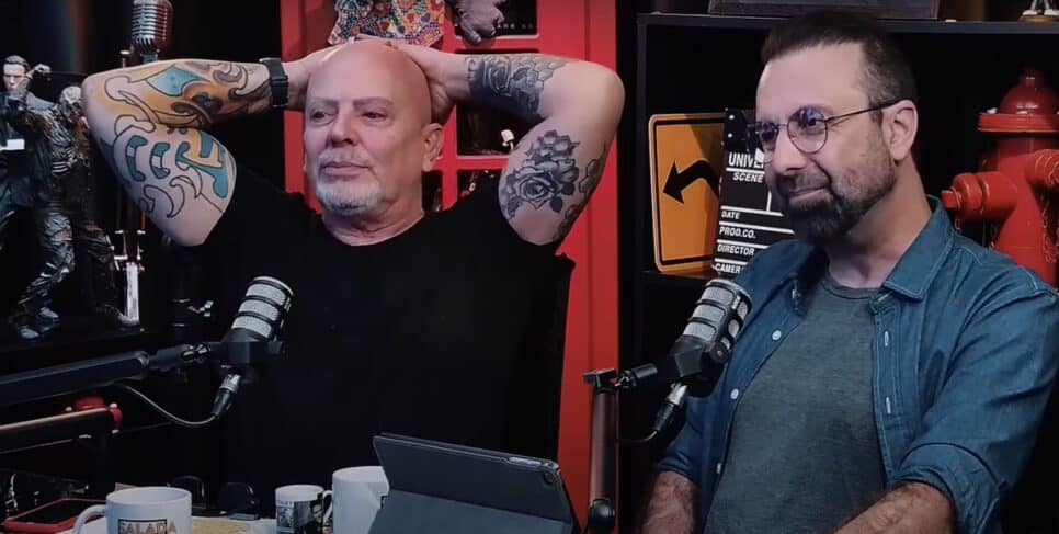 Iran Thieme, o Santos do SBT, e Pedro Bexiga, surpresos com revelação de provas em fotos do famoso com amante (Foto: Reprodução/ SaladaCast/ YouTube)