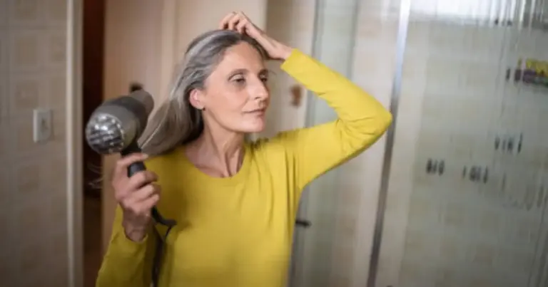 Grisalhas: 5 cores de roupa e cortes de cabelo para um visual moderno e elegante Grisalhas: 5 cores de roupa e cortes de cabelo para um visual moderno e elegante