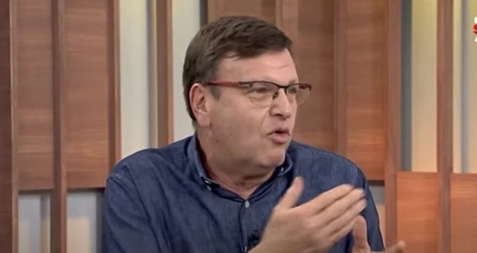 Astro se justifica de acusações mas termina arrancado da função de narrador (Foto: Reprodução/ Band)
