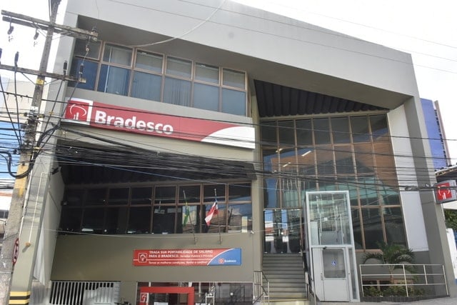 As agências do BANEB foram engolidas pelo Bradesco (Foto Reprodução/Montagem/Tv Foco/PICASA)