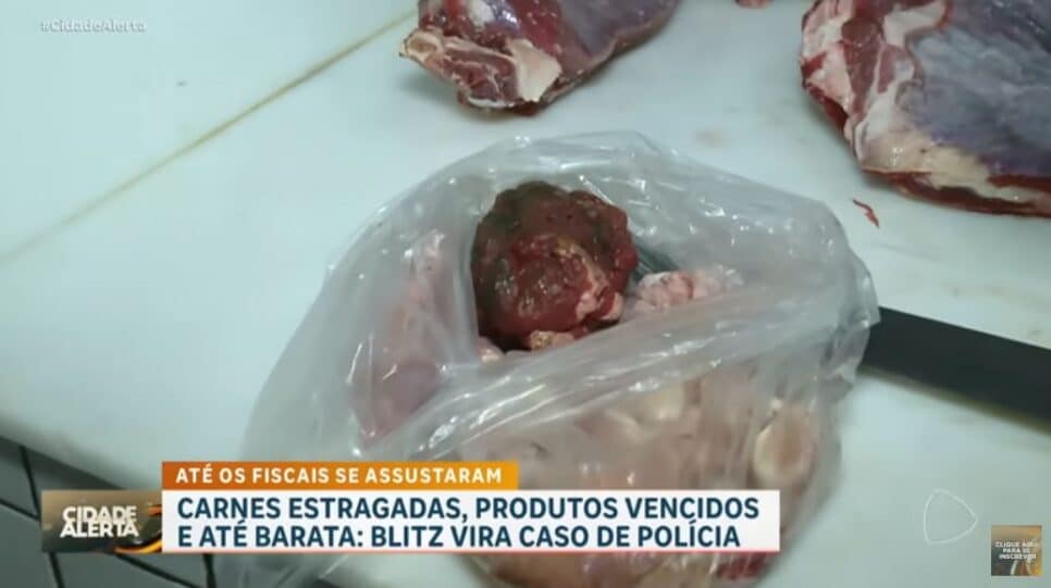 Carnes estragadas junto de carnes sadias (Foto Reprodução/YouTube)