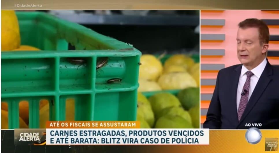 Presença de baratas e insetos em toda parte do Supermercado (Foto: Reprodução/YouTube)