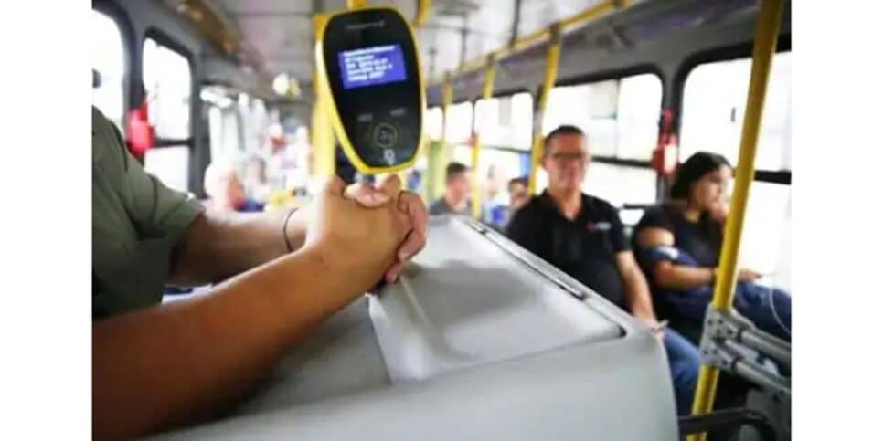 Cobrador de ônibus pode se aposentar mais cedo (Foto: Internet)