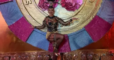 Influenciadora Alisha brilhou em desfile da Rosas de Ouro, campeã do Carnaval 2025