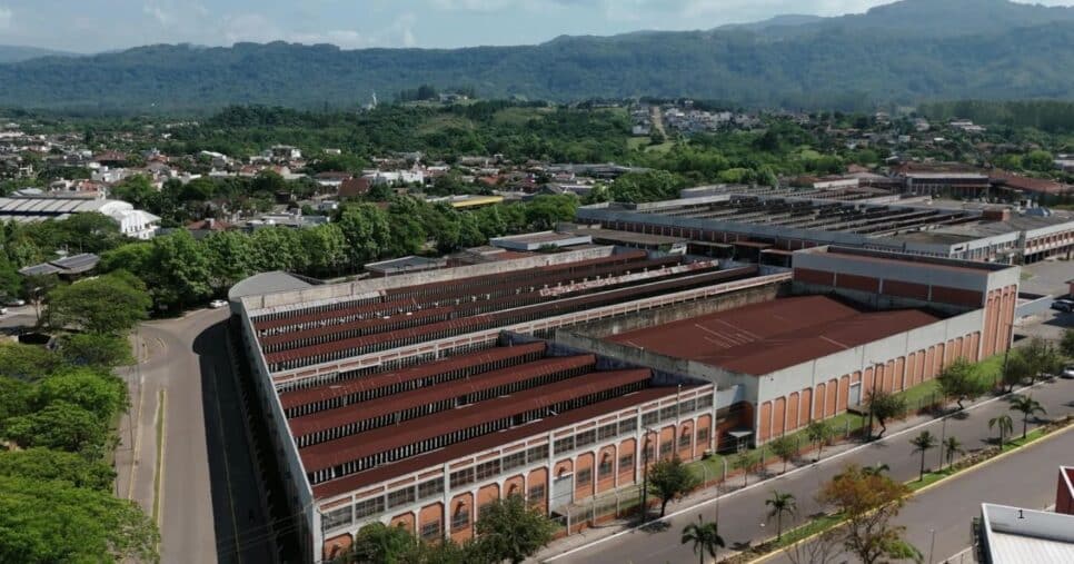 Fábrica Paquetá se esforça em liquidar os débitos trabalhistas e ainda luta contra falência diante de crise (Foto Reprodução/GZH)