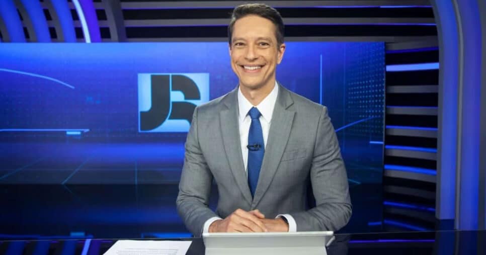 Sergio Aguiar é substituído às pressas no Jornal da Record (Foto: Reprodução - Record)