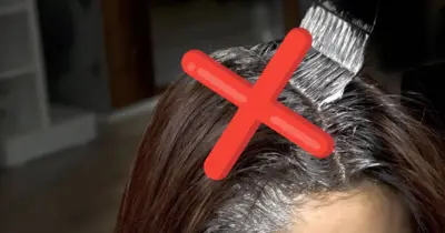 Falência da tinta com amônia: Receitinha com 2 ingredientes para dar adeus ao cabelo branco em 30 minutos