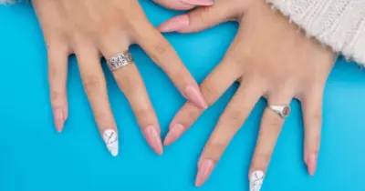 Apenas R$4: Alongamento de unhas caseiro pronto em 10 minutos poupa até R$300 de gastos na manicure em 2025