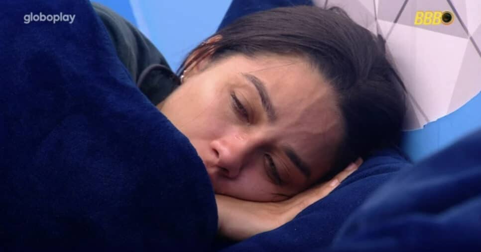 Eva chora no BBB25 após saída de Renata (Foto: Reprodução/Globoplay)