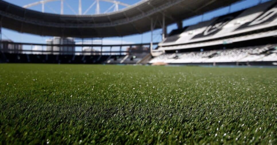 Grama sintética do estádio Nilton Santos - (Foto: Internet)