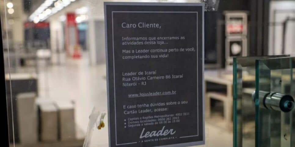 Comunicado do fechamento de uma unidade da Leader (Reprodução: Péricles Cutrim)