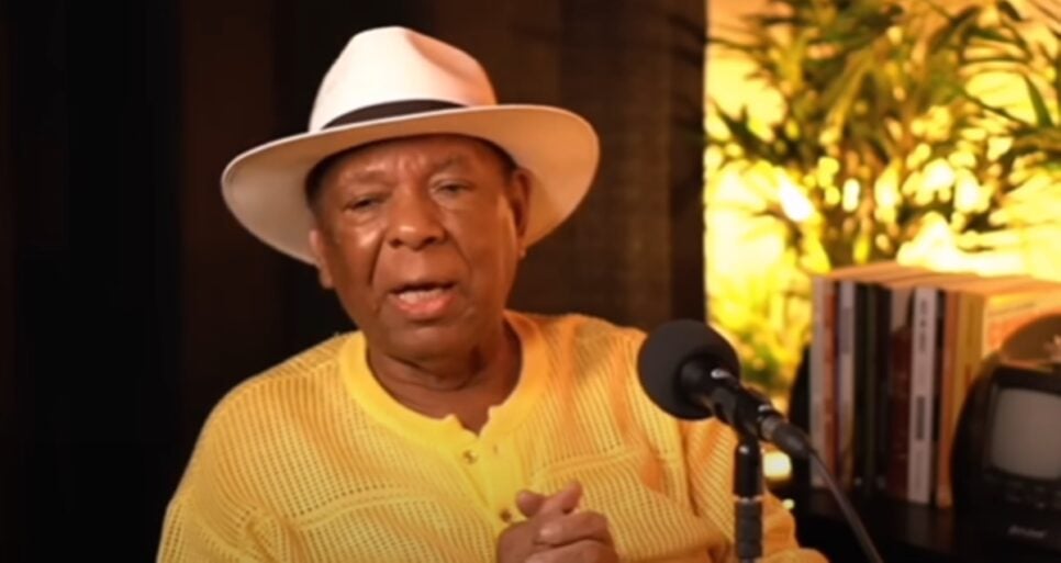 O artista da música expôs real face do amigo nos bastidores (Foto: Reprodução/ YouTube)