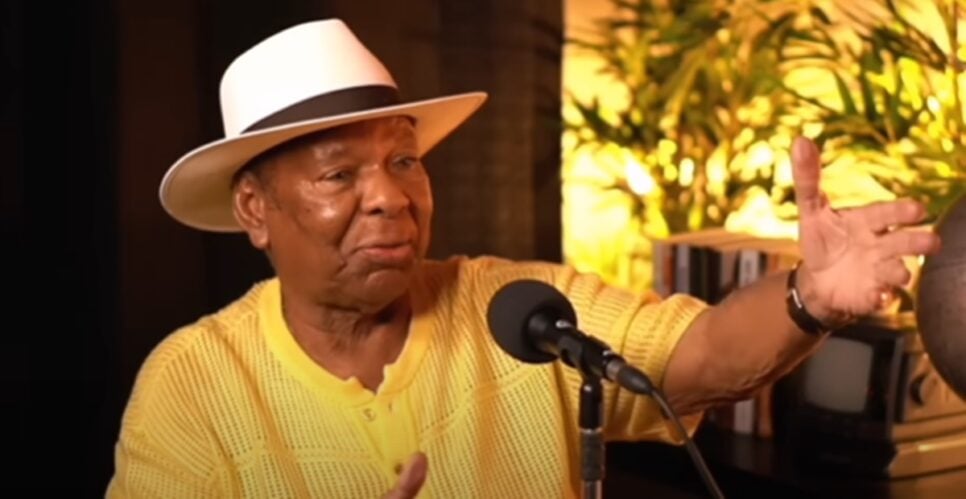 O cantor Mococa revela briga com sertanejo famoso (Foto: Reprodução/ YouTube)
