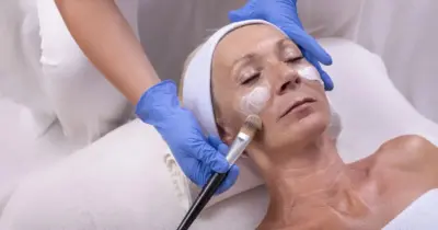 Melhor que peeling fenol: Creme caseiro com 3 ingredientes vai te rejuvenescer em 15 minutos