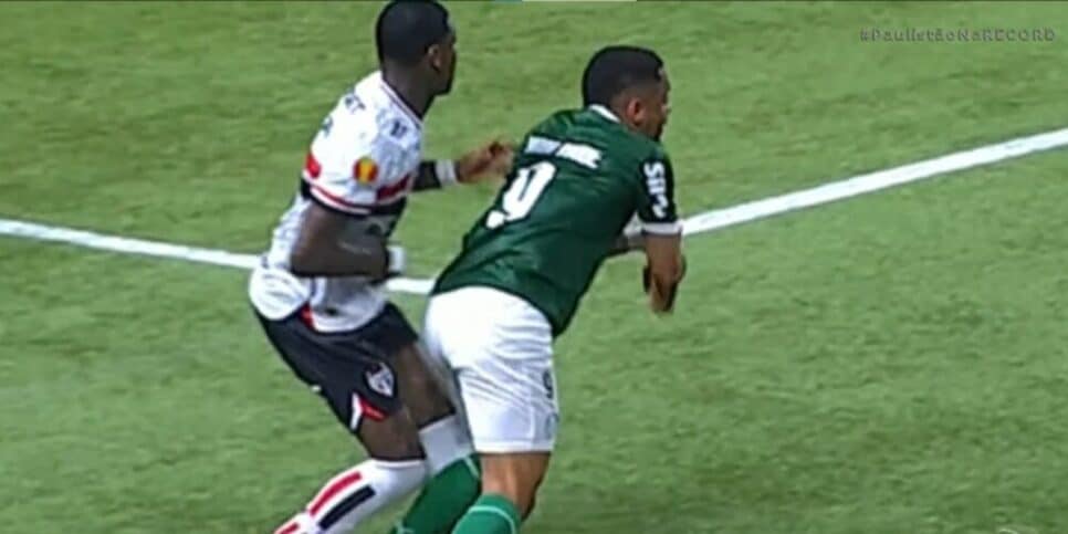 Pênalti marcado para o Palmeiras (Reprodução: Record)