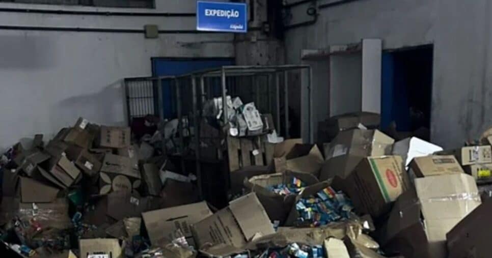 Depósito da farmácia em São Leopoldo com caixas contendo medicamento contaminado (Foto Reprodução/Polícia Civil do RS)