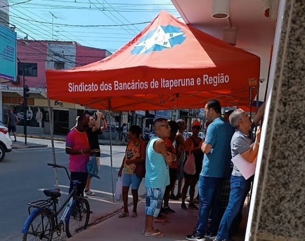 Sindicato dos Bancários tentou reverter o fechamento da agência (Foto: Reprodução / O Norte Fluminense)