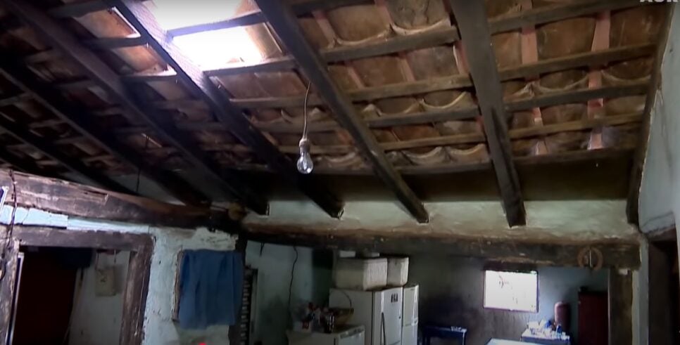 Hoje a casinha onde Zezé Di Camargo morou, tem energia elétrica (Foto: Reprodução/ Internet)