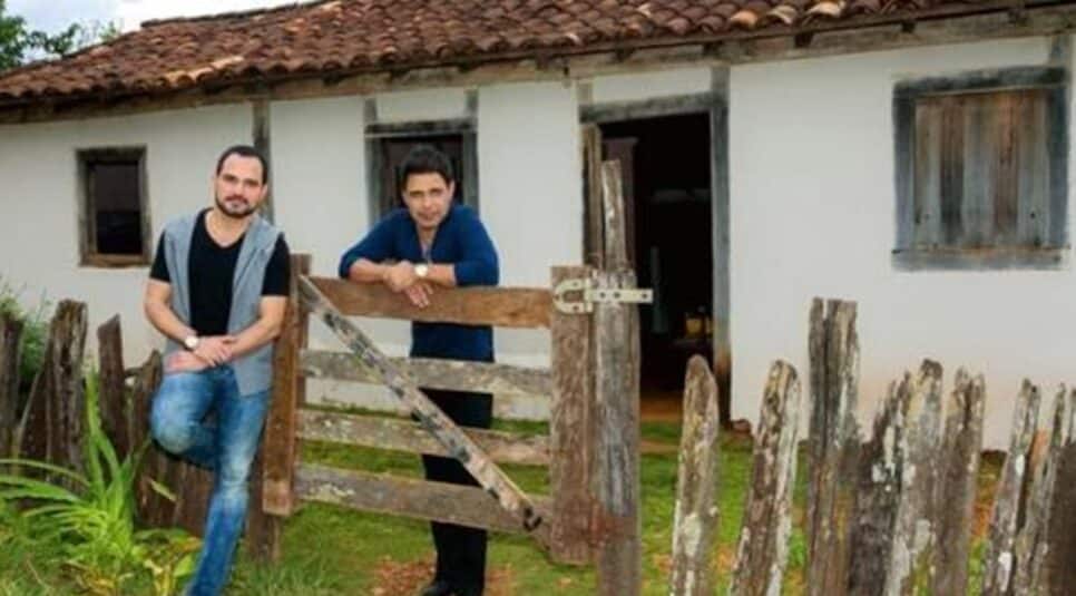 Cerca quebrada e humilde: Sítio onde Zezé Di Camargo e Luciano viviam antes da fama (Foto: Reprodução/ Internet)