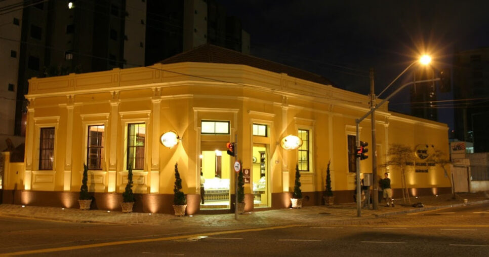 Confeitaria Neuchatel fechou as portas em Curitiba (Foto: Reprodução)