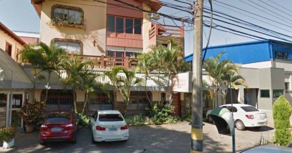 Fachada da churrascaria fechada