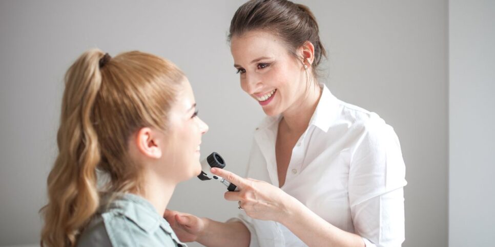 Ilustração consulta dermatológica (Foto: Canva)