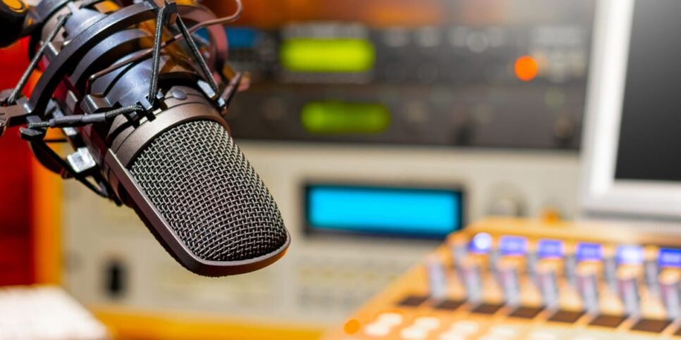 Ilustração emissora de rádio (Foto: Canva)