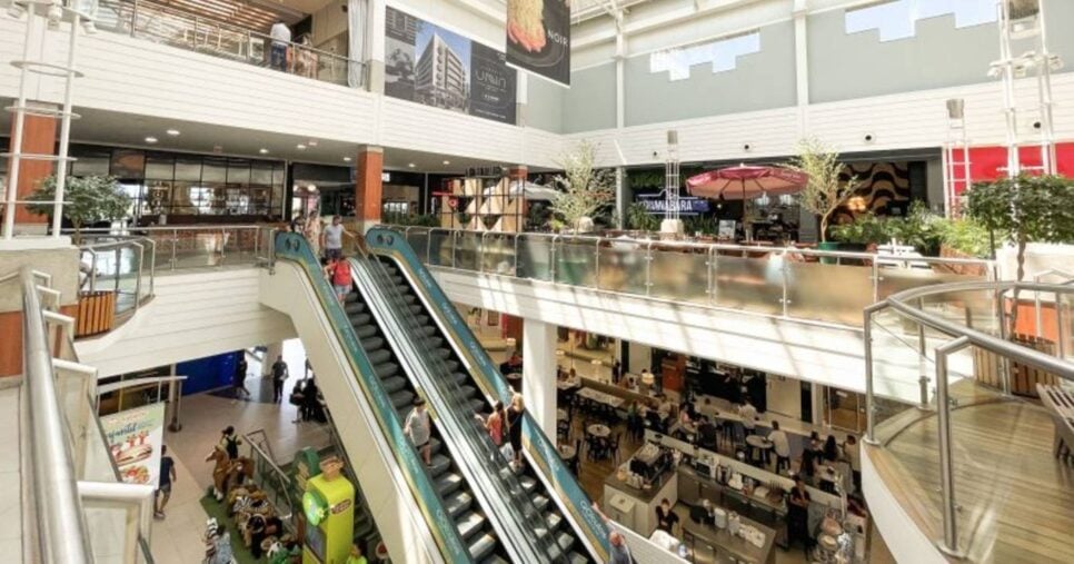 Interior do Floripa Shopping